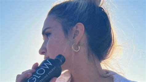 World's sexiest volleyball star Kayla Simmons leaves nothing to imagination in florescent bikini ...