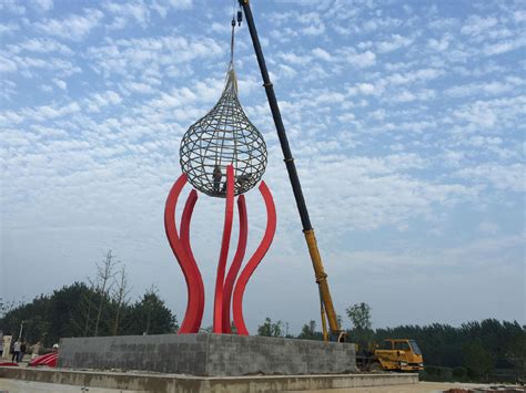 中科大邀请安徽华派雕塑公司制作其校庆雕塑。