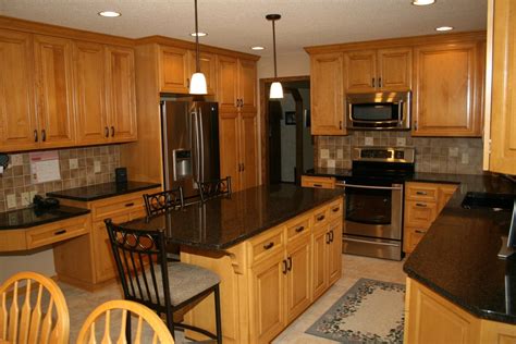 Most Visited Ideas in the Iikeable Kitchens With Maple Cabinets As The ...