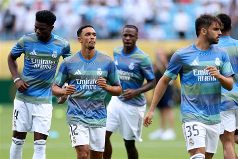 Ex-Barcelona manager 'would go immediately' to Manchester United - Get ...