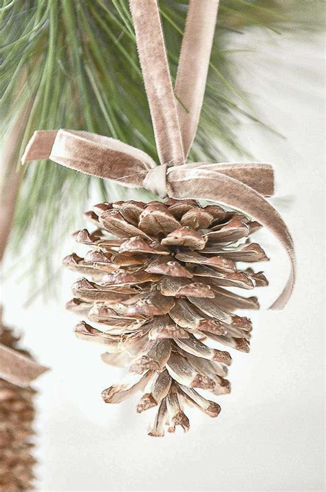 Pine Cone Christmas Tree Decorating Ideas | Shelly Lighting