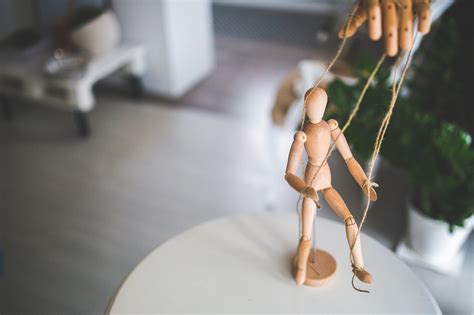 Image result for Homem Produto Do Meio