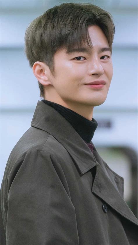 Seo In-guk Biography - Facts, Childhood, Family Life & Achievements of ...