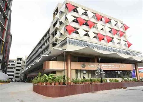 Gujarat State Road Transport Corporation in Geeta Mandir Road,Ahmedabad ...