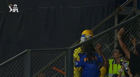 [Watch] MS Dhoni hands over match ball to young fan in a heartwarming ...