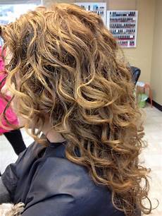 Salon Curly Hairstyles by 17 Best Images About Curly Hairstyles Dyt Type 2 Dressing Salon Curly Hairstyles
