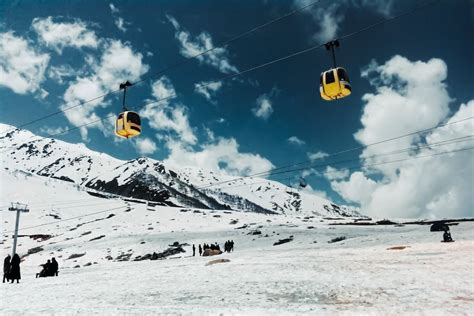 Best Time to Visit Kashmir: Complete Seasonal Guide 2026