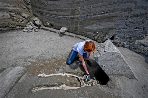 Headless Pompeii Victim Wasn't Crushed to Death, After All | National Geographic