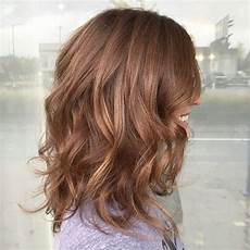 Hairstyle Medium Length Wavy Hair by 38 Chic Medium Length Wavy Hairstyles In 2020 Hairstyle Medium Length Wavy Hair
