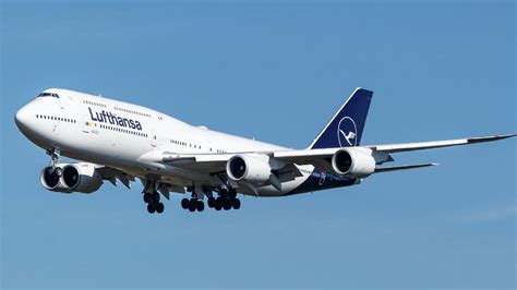 ‘Kuch Toh Gadbad Hai Daya’ Internet Reacts As Hyderabad-Bound Lufthansa ...