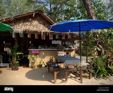 Beach bar thailand hi-res stock photography and images - Alamy