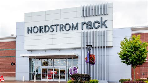 Nordstrom Rack shoppers rush to buy top-rated $90 fashion essential for ...