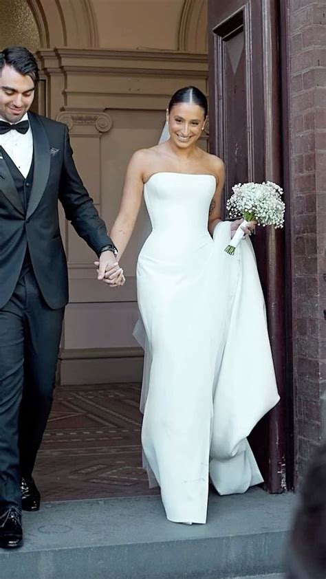 Stella 🤍 | Minimal wedding dress, Classy wedding dress, Stylish wedding dresses