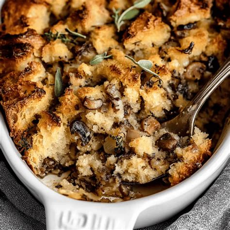 Rustic Sourdough Bread Stuffing with Wild Mushrooms & Sage – Easy ...