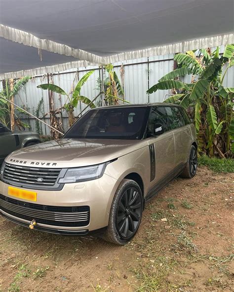 Mahesh Babu's Lavish Lifestyle: Adds a Gold Range Rover SV to His Expensive Car Collection ...