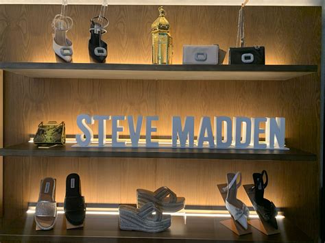 Rilis Koleksi Baru, Steve Madden Kampanyekan “Step Bold...