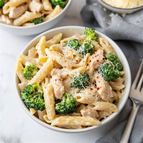 Chicken and Broccoli Pasta - Insanely Good