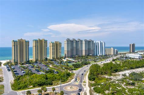 What are the rules surrounding community amenities and age restrictions?