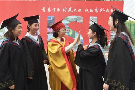 吉林大学举行2020年毕业典礼，万名学子云上云下同毕业-中国吉林网