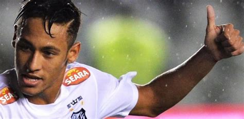El padre de Neymar dice que "la novela" de su fichaje "se ha acabado"