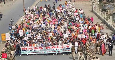 Indefinite Imphal-Moreh road blockade called off - The Economic Times
