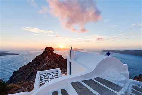 5 Splendid Castles to See in Santorini Greece - Oia Castle Skaros ...