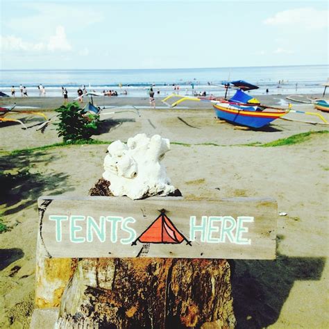Sign on rock at beach | Premium Photo