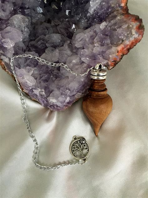 Péndulo de madera para radiestesia – EncaLaConchi