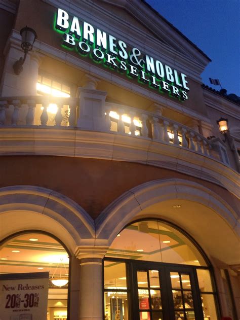Barnes & Noble - The Commons at Calabasas Park, 4735 Commons Way ...