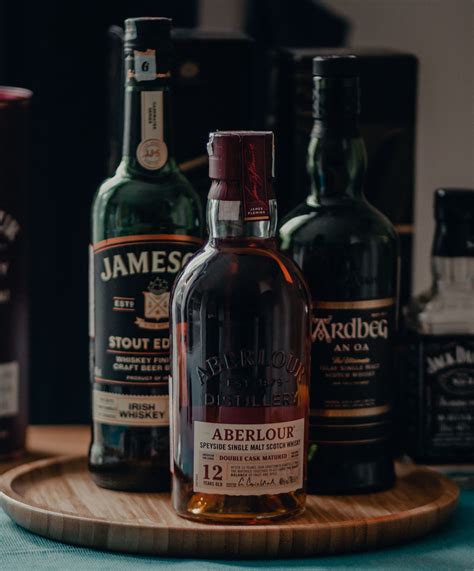 Whiskey Barrel Head Table 的图像结果