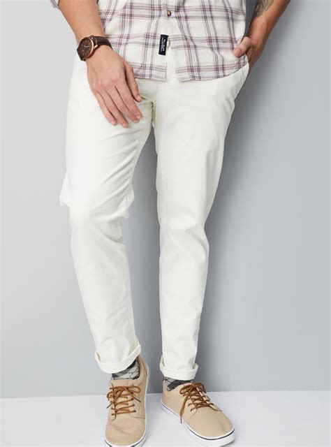 Buy Men Solid Slim Fit Stretch Chinos Online at just Rs. 1049.0 ...