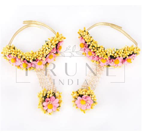 Buy Haath Phool in Bud Flower Online - Floral Jewelry– PRUNE INDIA