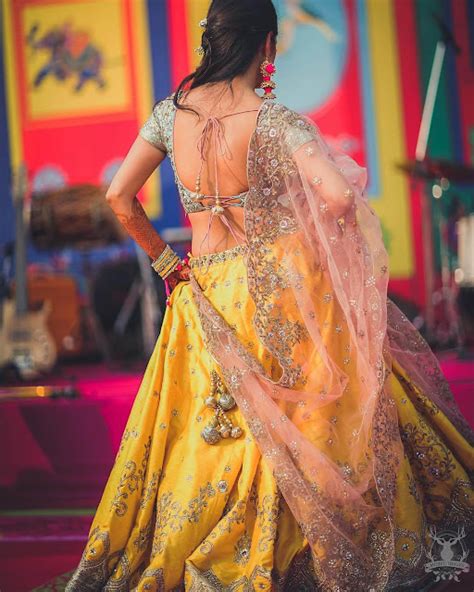 Best Simple Back Neck Latest Blouse Designs 2022 | Picpile.in