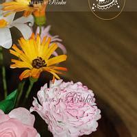 Edible paper flowers - Decorated Cake by D Cake - CakesDecor