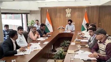 Delhi to get over 1,000 electric buses this month