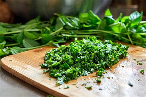 6 ways to cook with fresh herbs - Mayo Clinic Press