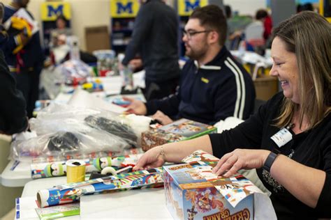 C.S. Mott Children's Hospital hosts holiday gift shop - mlive.com