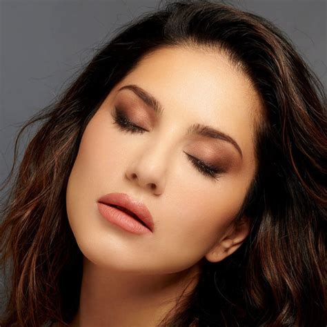 Bare Me – Matte Liquid Lip Color – Star Struck by Sunny Leone