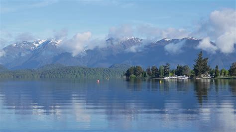 Mirror lake at Te Anau, South Island 9629990 Stock Video at Vecteezy
