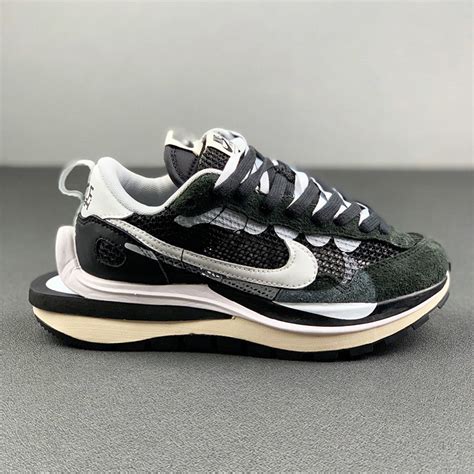 Sacai x Nike Vaporwaffle 3.0黑白_腾讯新闻