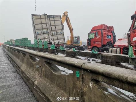 中国路网：许广高速湖南长沙望城段多车追尾事故现场小车已清理完毕_手机新浪网