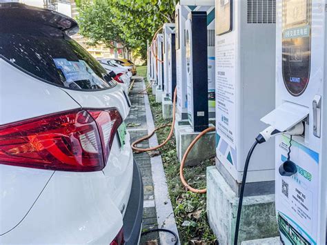 车主小区停车位安装充电桩可以这样办-海南汇一新能源科技有限公司