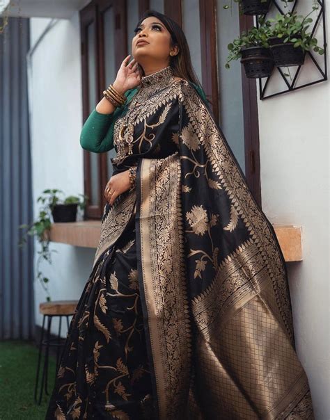 Black Banarasi Silk Saree With Zari Weaving Work – Sareewave