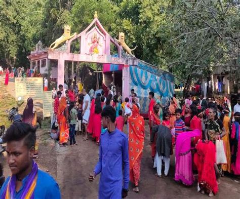 नवरात्र में आस्था व भक्ति का केंद्र बना चंचला धाम, दुर्गम रास्ते के बाद ...