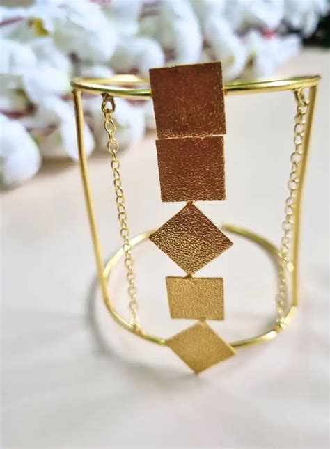 Golden Brass Chain Handcuff. – StyleBuzz