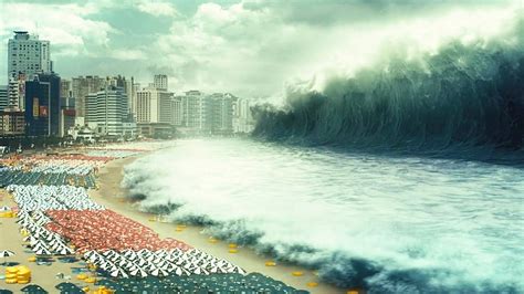 人们正在海滩上游玩，突然百米高的海啸袭来，无数人都被淹死了 【电影迷小雅】