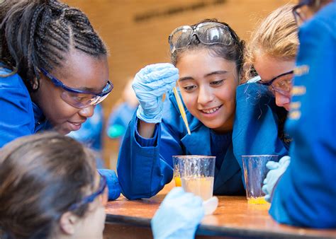 Girls Engineering Team 的图像结果