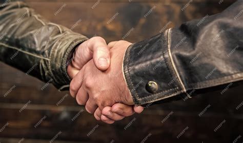Deal-Making Handshake 的图像结果