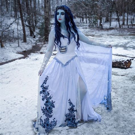 Corpse Bride Costume with Veil 的图像结果