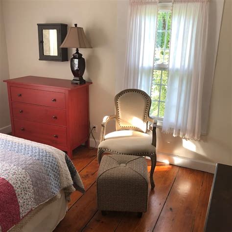 Old New England Farmhouse - The Brimfield Room - Airbnb